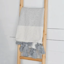 Pom Pom Throw