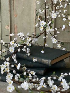 6' Meandering Blooms Garland, White